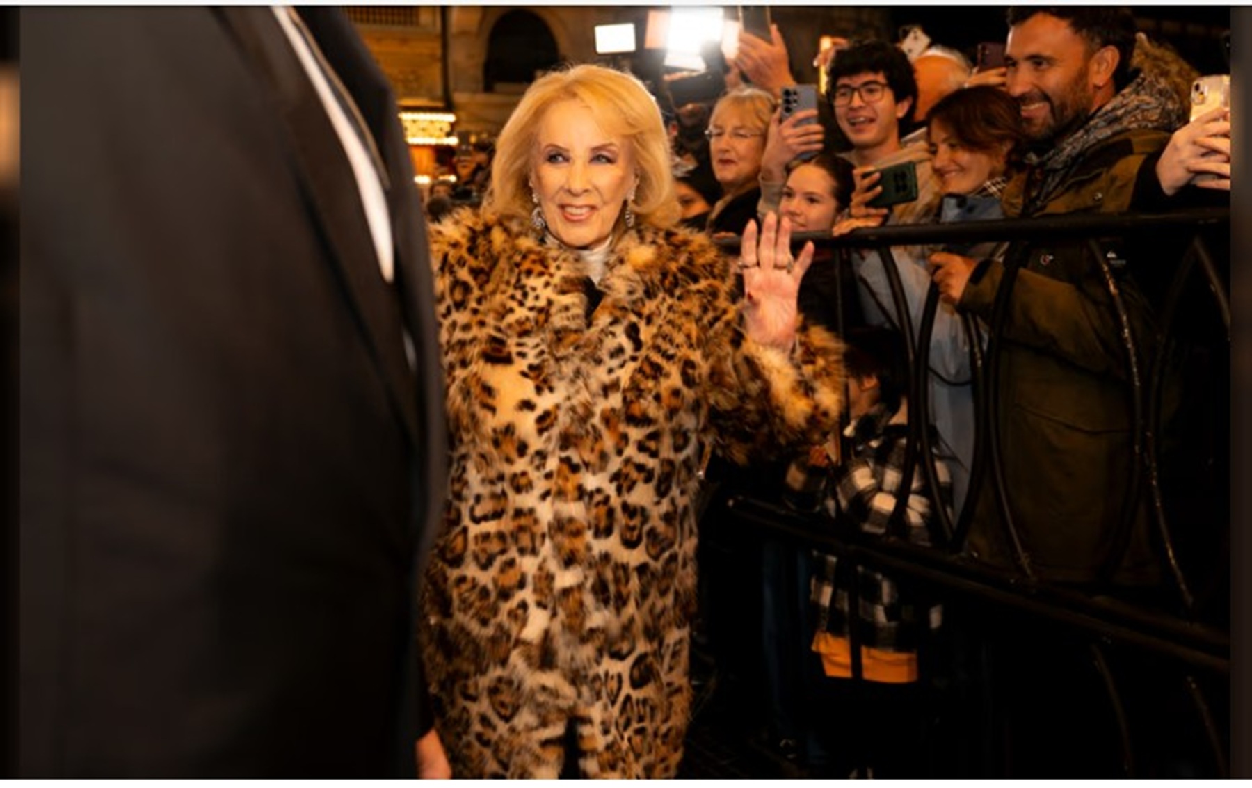 Reacción de Mirtha Legrand ante los besos de Vicuña y Lamothe en Secreto en la montaña