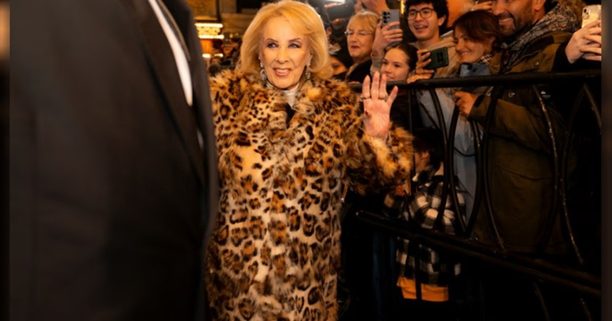 Reacción de Mirtha Legrand ante los besos de Vicuña y Lamothe en Secreto en la montaña