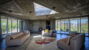 «Casa Cosmos», el proyecto que se asoma al cielo de Córdoba entre las luces y leyendas del cerro Uritorco