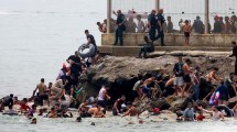 Imagen de España despliega al Ejército en Ceuta tras una nueva ola migratoria desde Marruecos