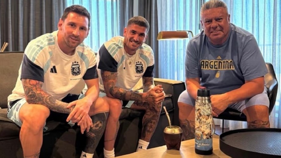 Tapia, Messi, De Paul y los mates de siempre. Foto: NA 