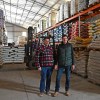 Imagen de Produce 10 veces más de lo que soñó cuando empezó y abastece de alimentos balanceados a toda la Patagonia