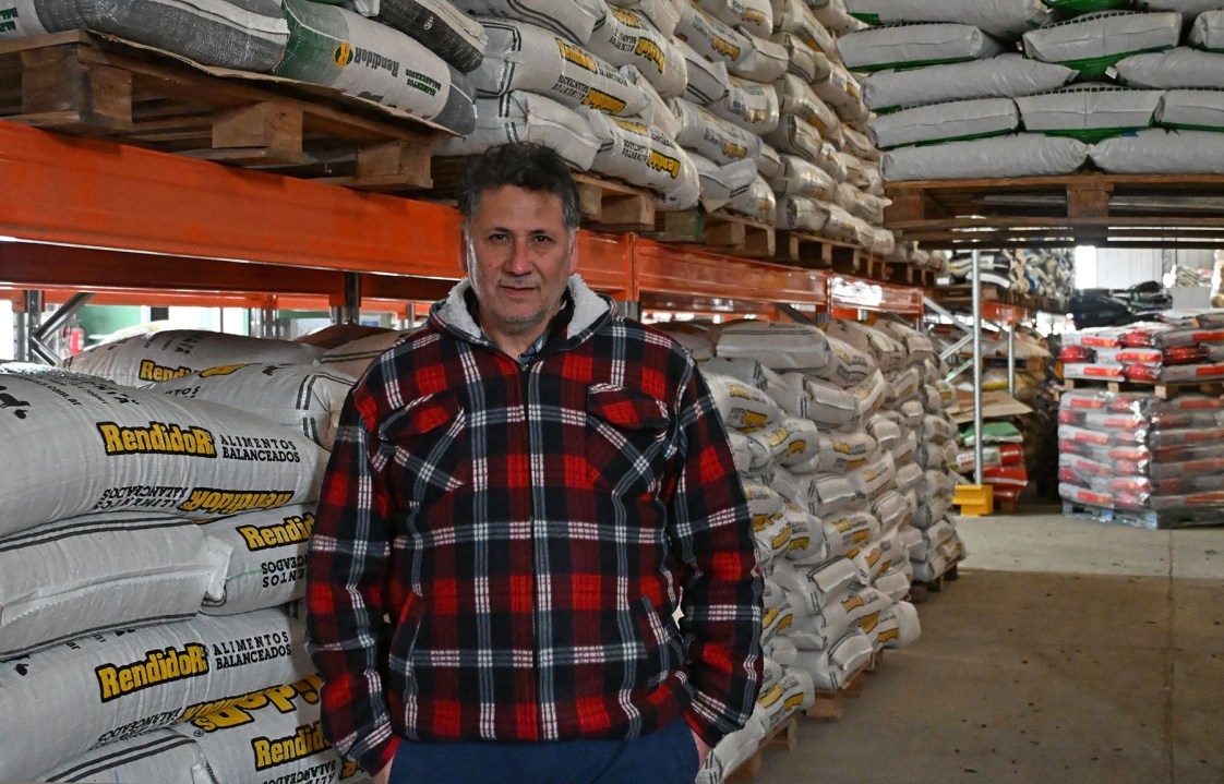 Sergio Walter Aravena, apoderado administrativo de Rendidor SA: “El maíz por sí solo no tiene valor agregado para nosotros. Preferimos vender formulación en lugar de revender maíz.”