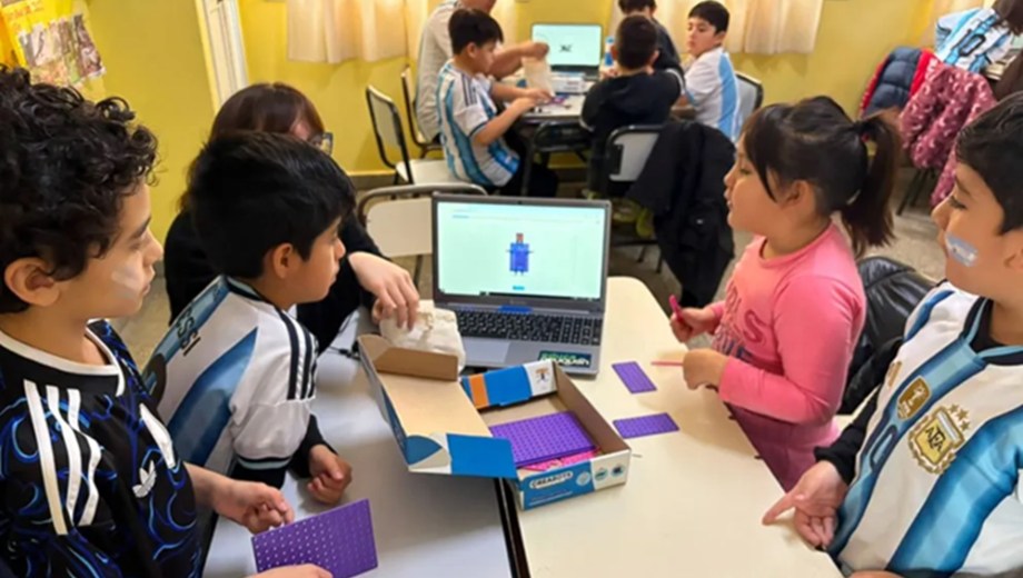 Mil estudiantes participan de las colonias de vacaciones digitales en Neuquén. (Gentileza).