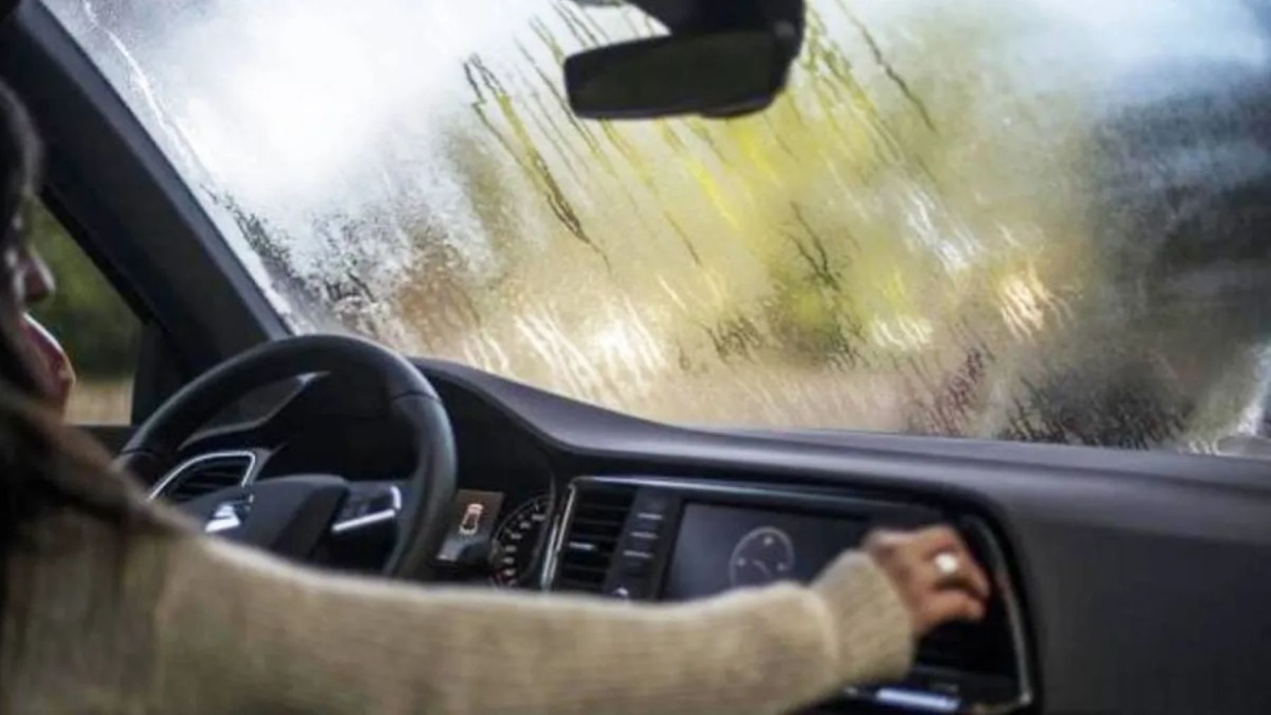 Consejos para evitar que se empañen los vidrios del auto