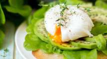 Imagen de Cómo hacer huevos poché: el método infalible para lograr yemas líquidas perfectas