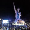 Imagen de Cutral Co: La estatua de Lionel Messi volvió a convocar a hinchas de Argentina
