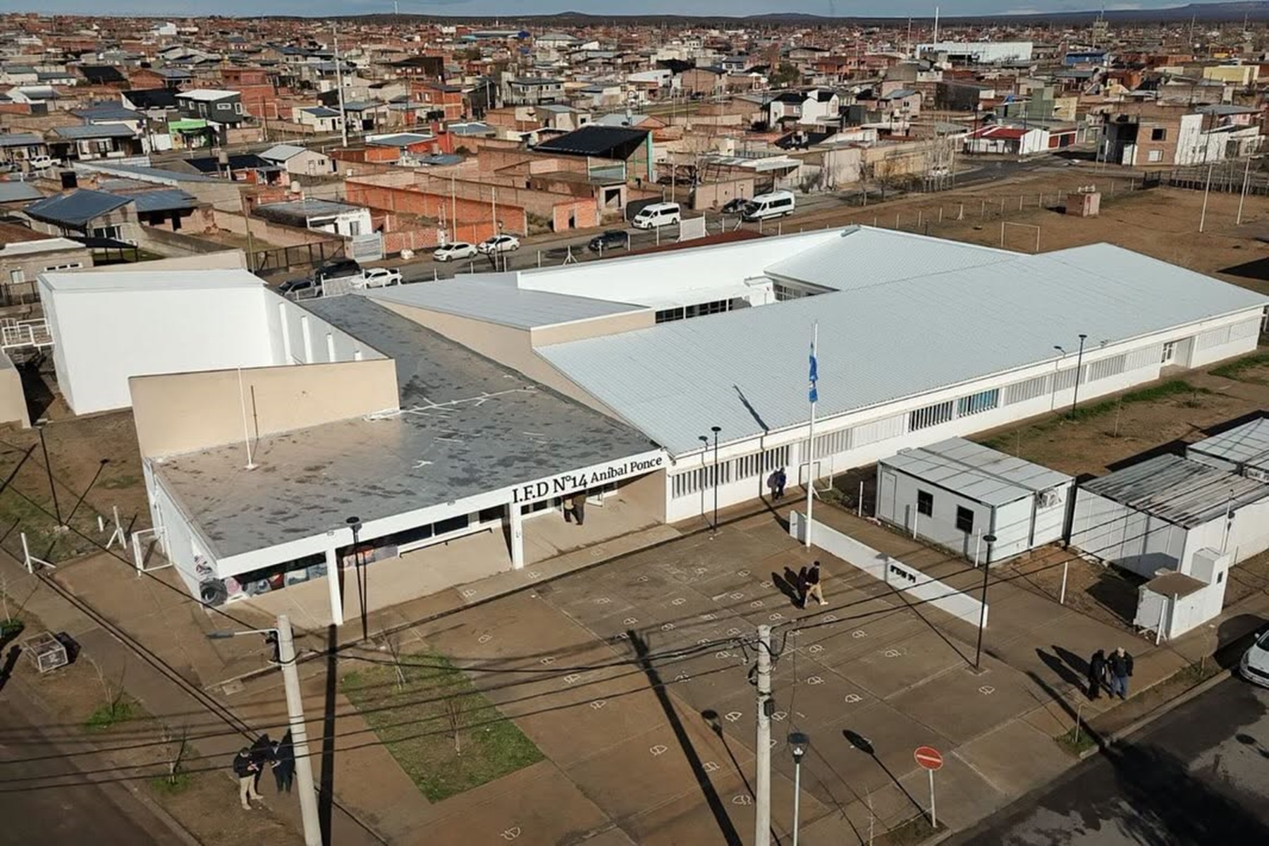Figueroa encabezó la inauguración de un nuevo espacio educativo en CutralCo