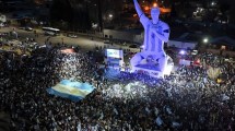 Imagen de Cutral Co: Messi se convirtió en la puerta de acceso para recorrer la capital de los monumentos
