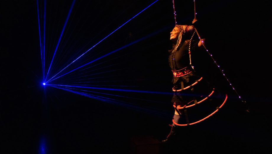 "Encender la noche" ofrecerá funciones en Deriva Teatro, de Neuquén.