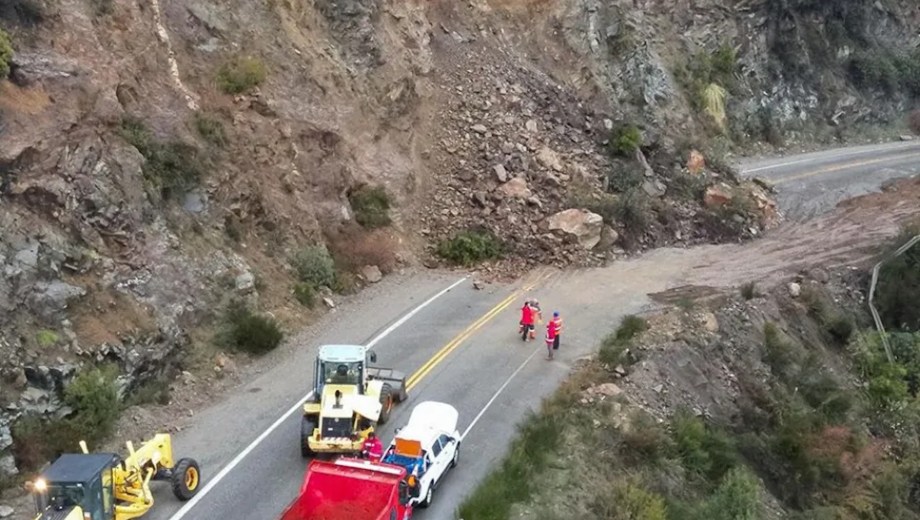 El desmoronamiento ocurrió ayer a la altura del kilómetro 2208 de la ruta nacional 40. (Foto: gentileza)