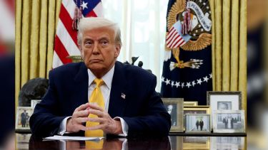 Giro de Donald Trump en Medio Oriente: retiró los peajes en el Estrecho de Ormuz y ahora exige inversiones «masivas»