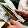 Imagen de El Banco Central habilita el pago de sueldos en dólares y profundiza la bimonetariedad