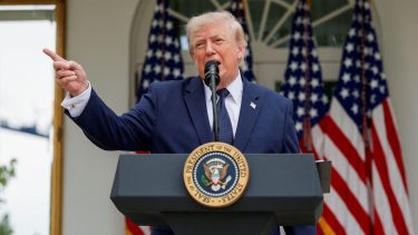 Trump se proclamó “el guardián” del Estrecho de Ormuz y propone cobrar un impuesto al tránsito de petróleo