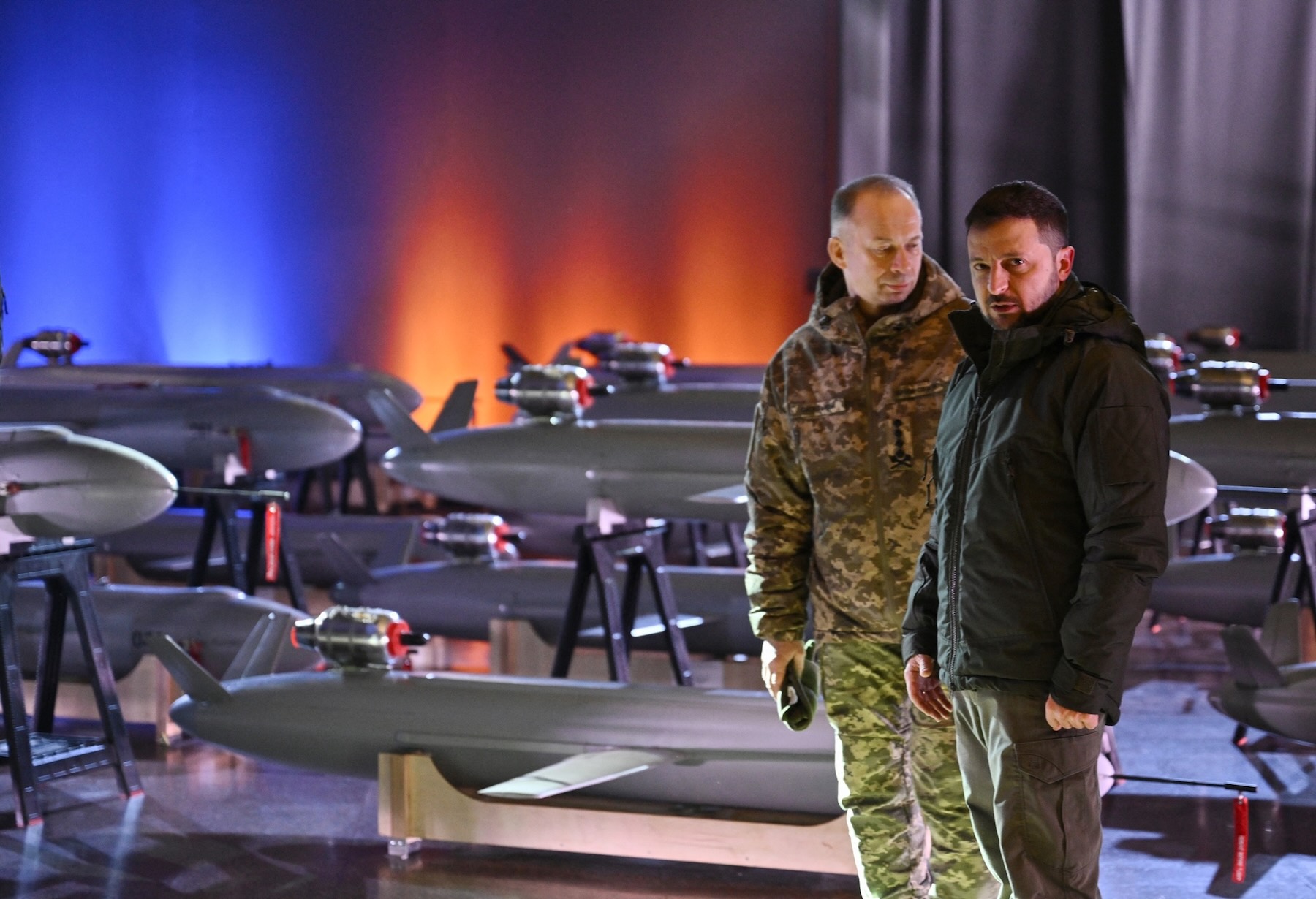 Zelenski visita el Reino Unido buscando tecnología militar ante ataques rusos