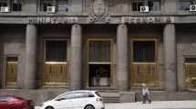 Imagen de Luis Caputo absorbió $12,1 billones y volvió a reducir la liquidez en pesos