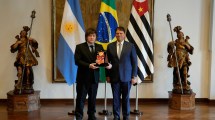 Imagen de “Representante de Trump”: The Guardian cuestionó el rol de Milei tras su viaje a Brasil