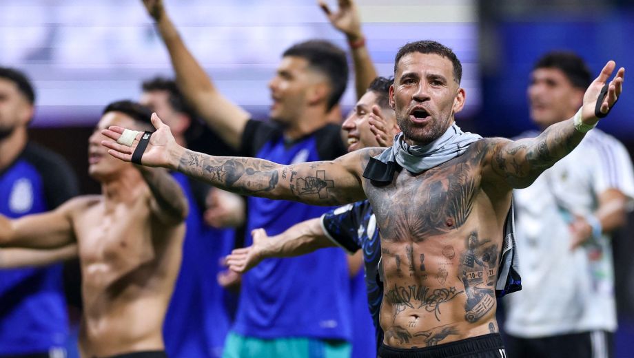 Nico Otamendi, pieza clave de Argentina, tuvo un emotivo ida y vuelta con Di María. (AFP)