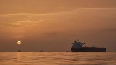 El consumo global de petróleo registrará su primera caída anual desde la pandemia del COVID-19, advierte la AIE
