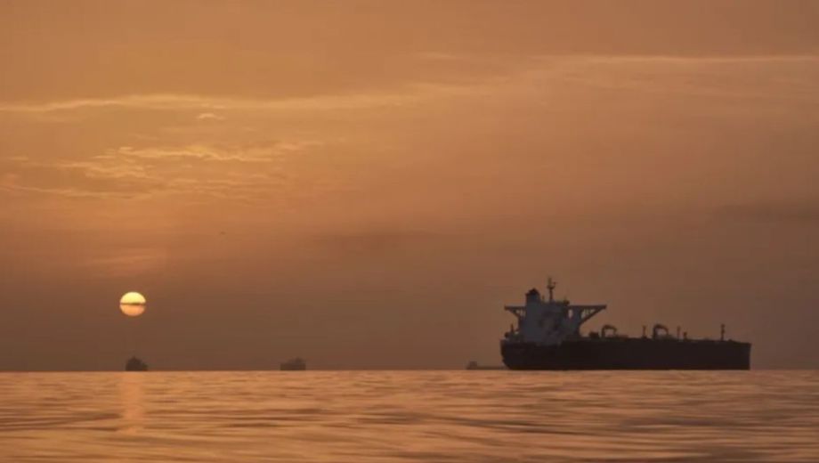 La demanda mundial de petróleo caerá en alrededor de un millón de barriles diarios este año, antes de recuperarse y subir a dos millones en 2027. Foto: gentileza.