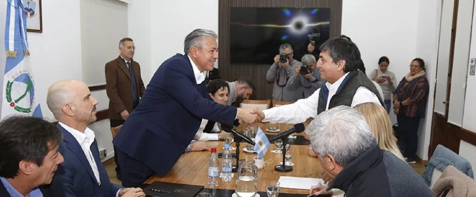 Figueroa firmó acuerdo salarial destacando su calidad