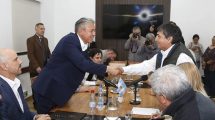 Imagen de Figueroa firmó el acuerdo salarial con ATE y UPCN y destacó que «es el mejor del país»