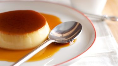 Cómo hacer flan sin molde: el dulce que simplifica tu vida en la cocina