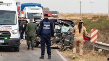 Imagen de Dolor en Villa La Angostura por la muerte de una querida docente y un reconocido médico en la Ruta 35