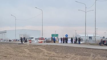 Cortan el paso por la Ruta 67, cerca de la Autovía Norte de Neuquén, por una protesta: los caminos alternativos para circular