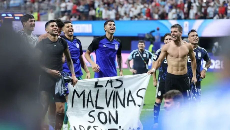 Reino Unido pidió a la FIFA que investigue a la Selección argentina por la bandera de las Islas Malvinas