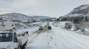 Las nevadas intensas complican la cordillera: el estado de los pasos a Chile y las rutas en Neuquén y Río Negro