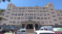 Imagen de Investigan la muerte de un enfermero en Mar del Plata: lo encontraron dentro del hospital con una jeringa en el cuerpo