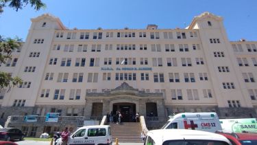 Investigan la muerte de un enfermero en Mar del Plata: lo encontraron dentro del hospital con una jeringa en el cuerpo