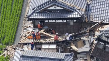 Terremoto en Japón: confirmaron 18 muertos, más de 100 heridos y siguen buscando sobrevivientes entre los derrumbes
