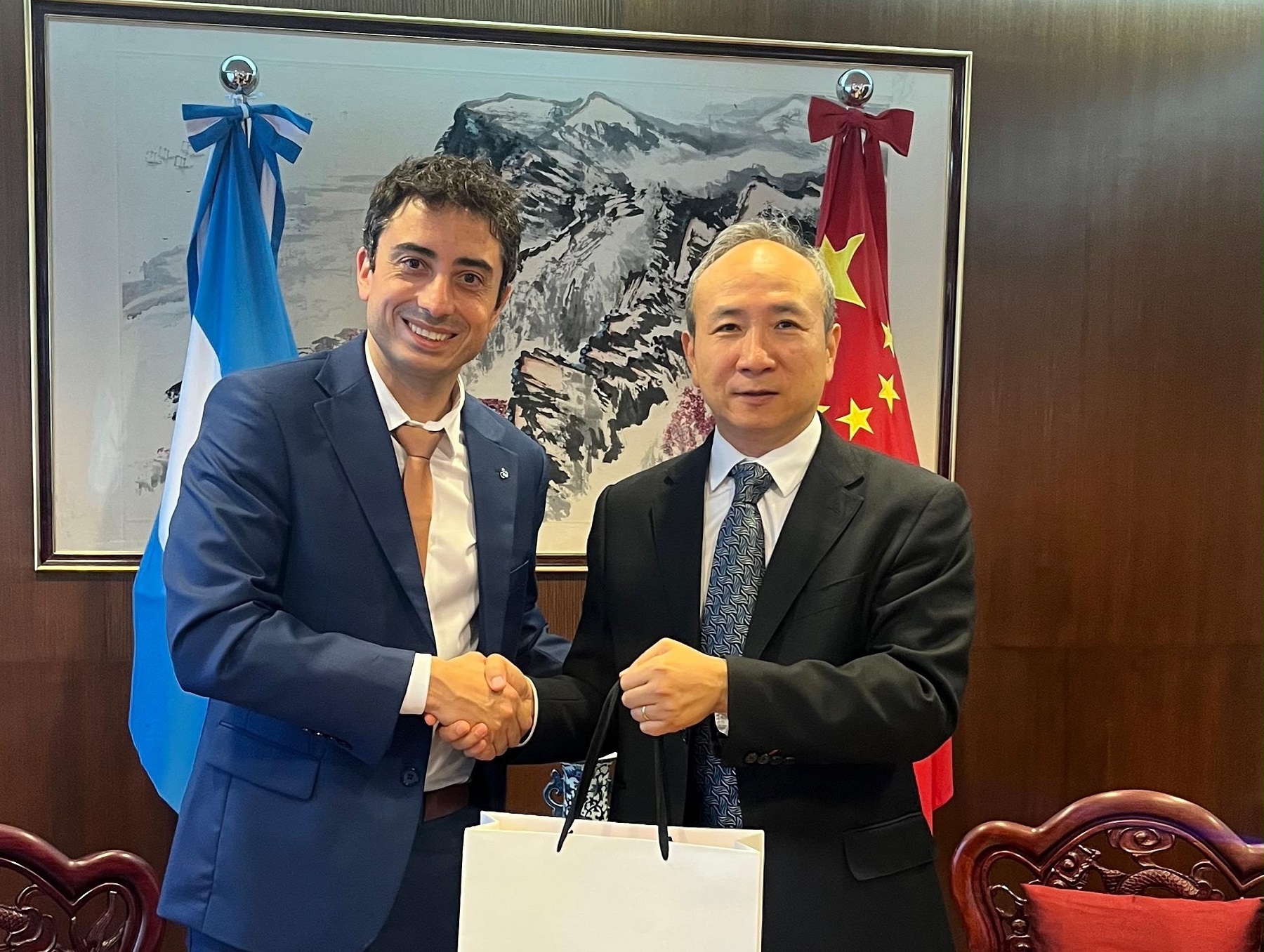 Presentan potencial productivo de Río Negro al embajador de China