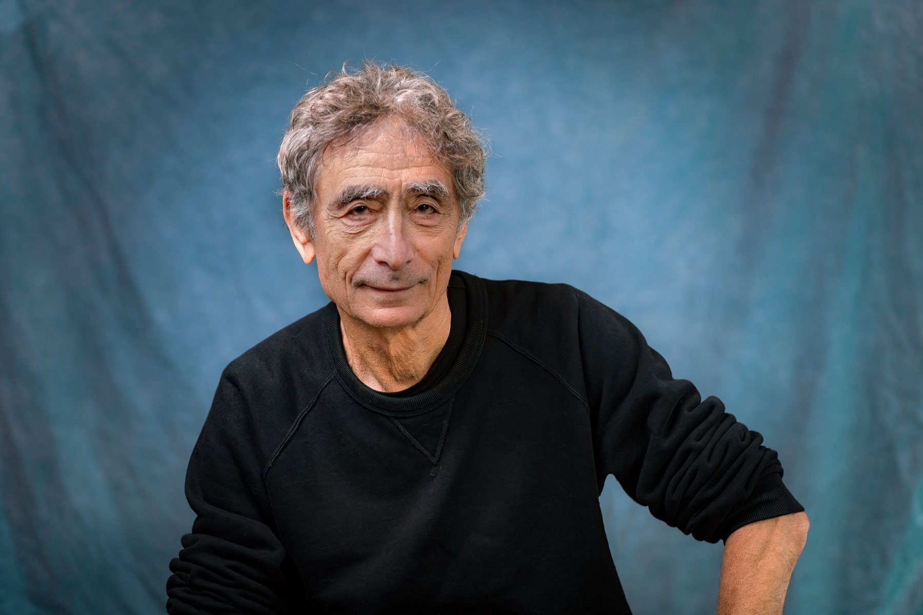 Qué significa que una persona siempre llegue tarde, según el experto en psicología Gabor Maté
