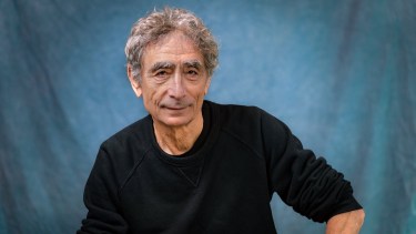 Qué significa que una persona siempre llegue tarde, según el experto en psicología Gabor Maté