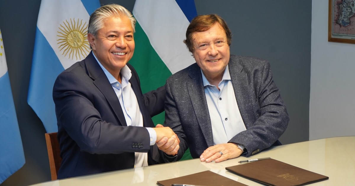 Figueroa y Weretilneck firmaron un acuerdo para capacitar a brigadistas contra incendios forestales