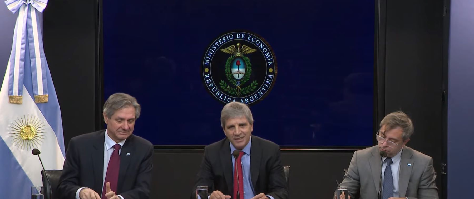El Gobierno presenta un plan financiero para cubrir todos los vencimientos en dólares hasta fin del mandato