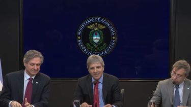 Financiamiento, bonos y reservas: los detalles del plan que anunció Caputo para llegar a las elecciones de 2027
