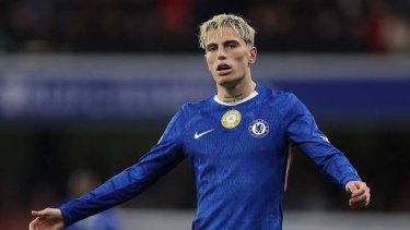 Garnacho jugará en Aston Villa tras alcanzar un acuerdo con Chelsea y será compañero de Dibu Martínez