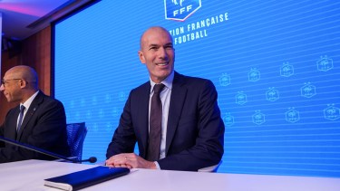 Zinedine Zidane fue anunciado como nuevo entrenador de Francia