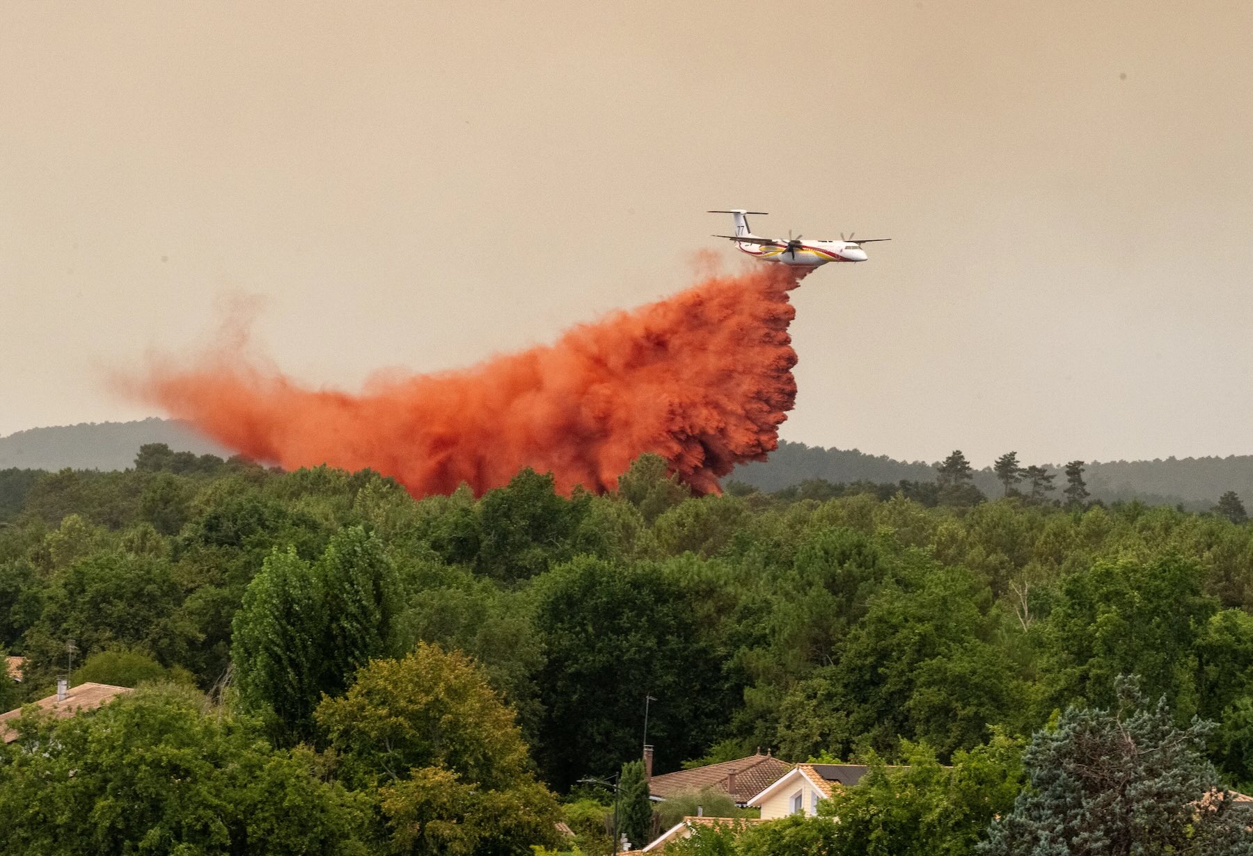 Incendio en Francia provoca la evacuación de 20.000 personas cerca de Burdeos