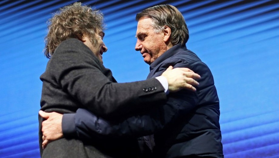Javier Milei viajará a Brasil para apoyar a Flávio Bolsonaro, pero la Justicia le negó visitar a Jair Bolsonaro