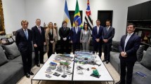 Imagen de Javier Milei en Brasil: respaldó la candidatura de Flávio Bolsonaro y llamó a «pintar el mapa de azul»