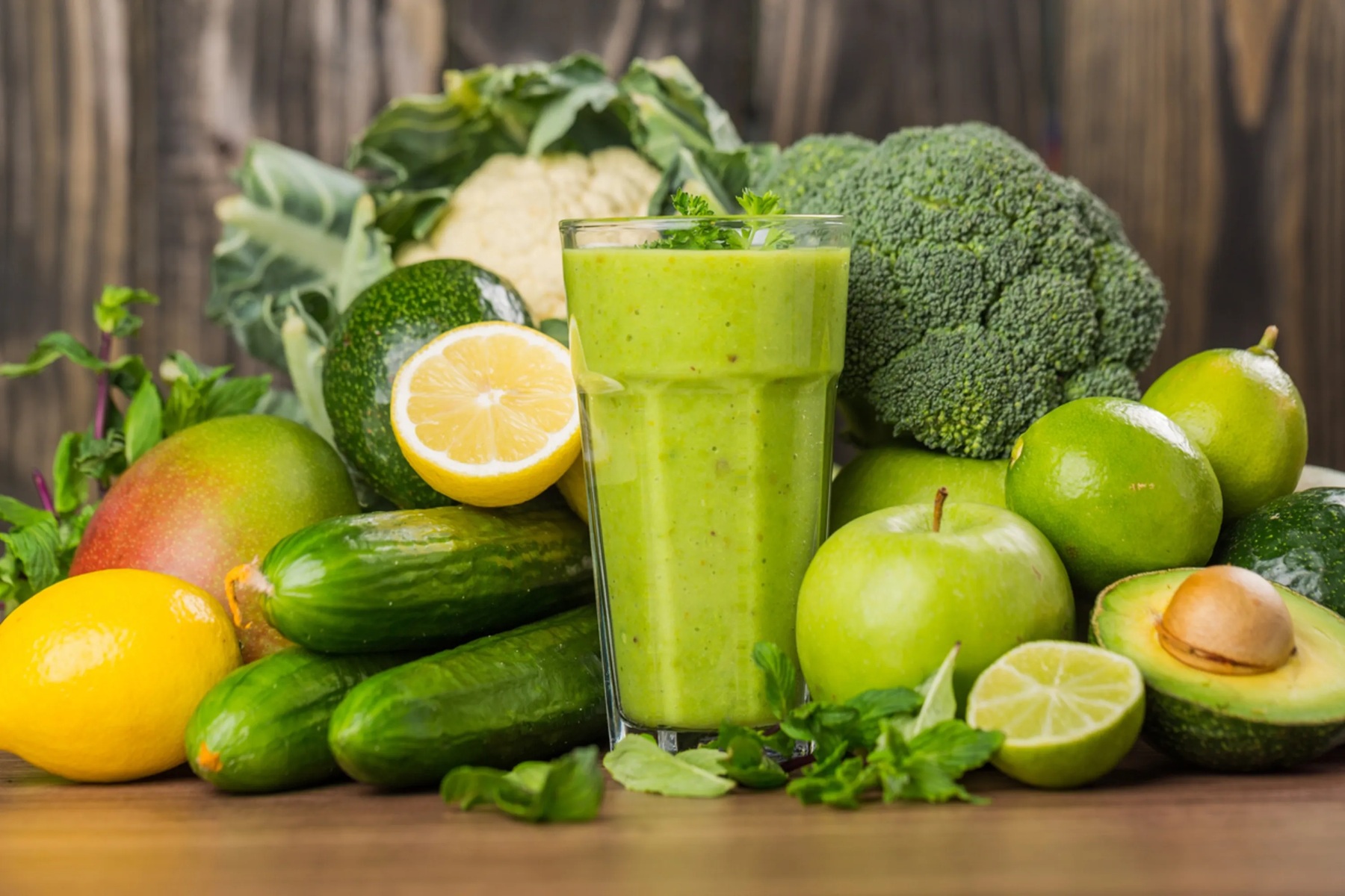 Importancia de los jugos verdes en la microbiota y su relación con la dieta con fibra