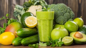 Cómo cuidar la microbiota con jugos verdes: qué aportan y por qué no reemplazan una alimentación rica en fibra