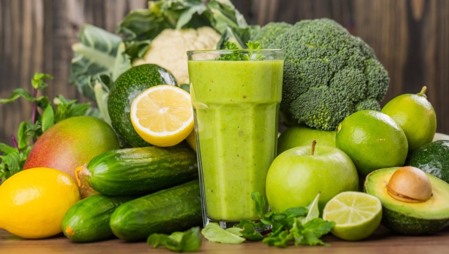 Los jugos verdes pueden aportar vitaminas, minerales y compuestos antioxidantes.