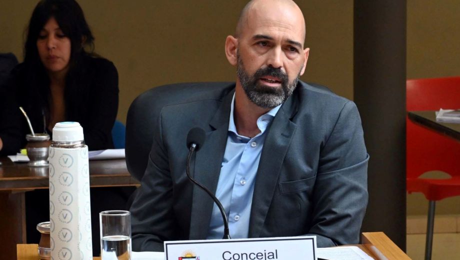 El concejal de Viedma, Julián Algañaras denuncio presuntas irregularidades en obras públicas asociadas al Intendente Municipal. Foto: Marcelo Ochoa