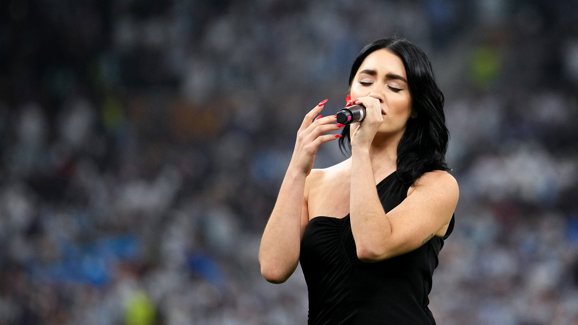 Hinchas piden a Lali Espósito que reitre cábala tras pase de Argentina a la final